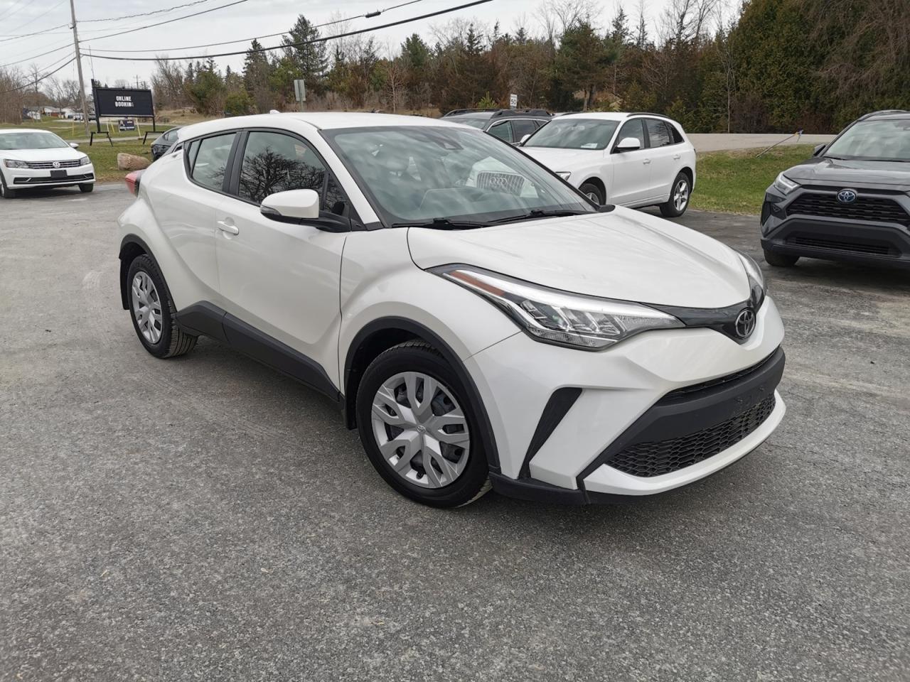 2021 Toyota C-HR LE Photo2