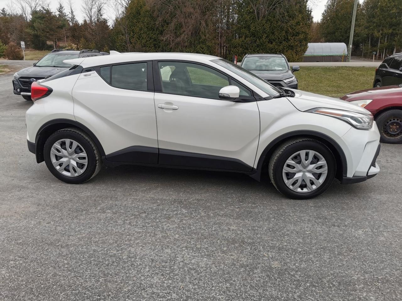 2021 Toyota C-HR LE - Photo #4