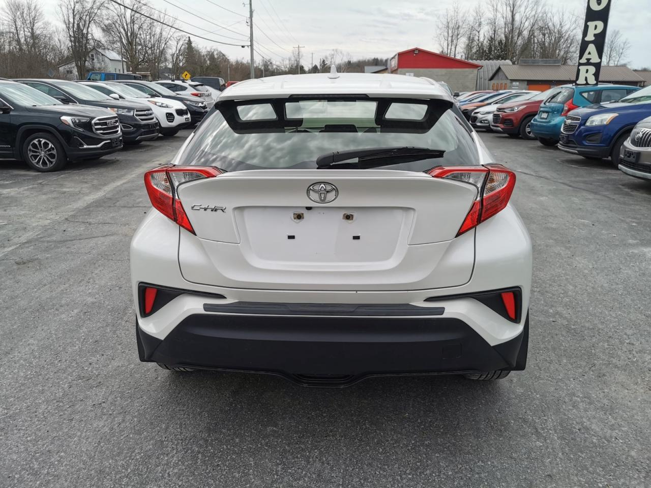 2021 Toyota C-HR LE - Photo #6