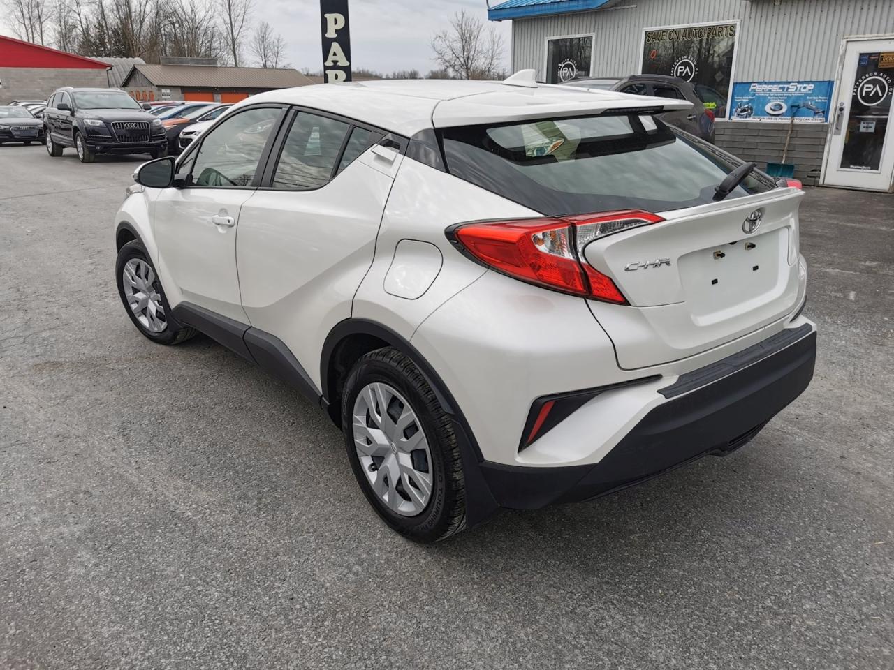 2021 Toyota C-HR LE - Photo #7