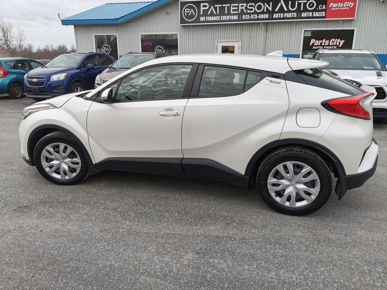 2021 Toyota C-HR LE - Photo #8