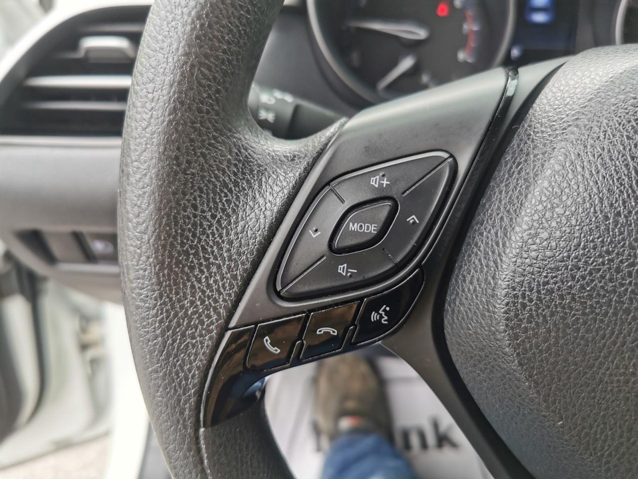 2021 Toyota C-HR LE - Photo #14