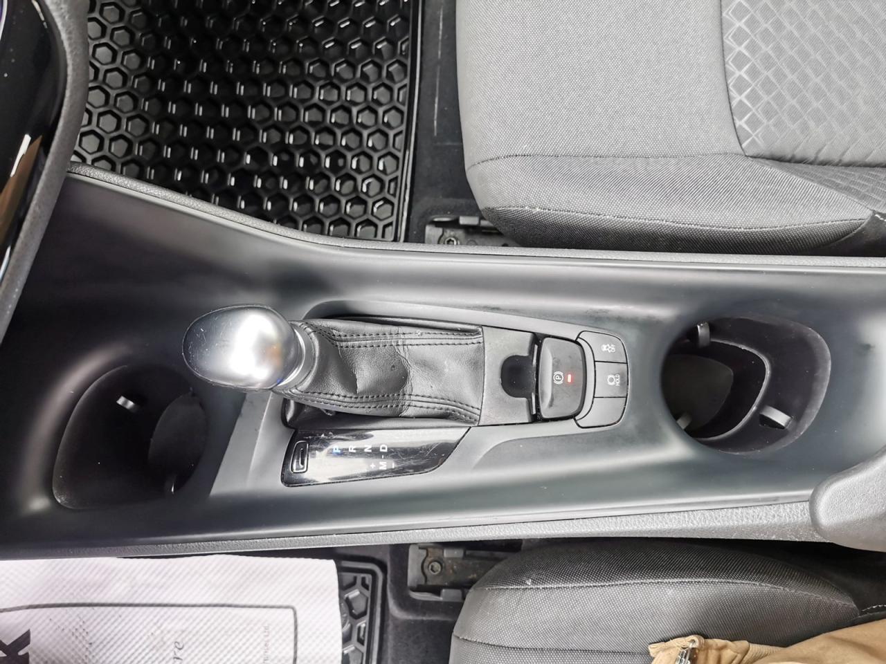 2021 Toyota C-HR LE - Photo #16