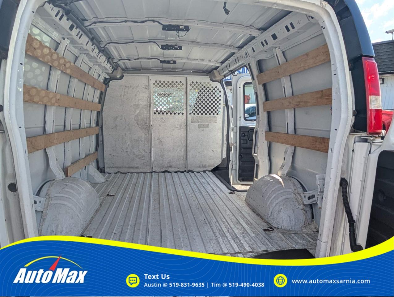 2017 GMC Savana 2500 Work Van Photo