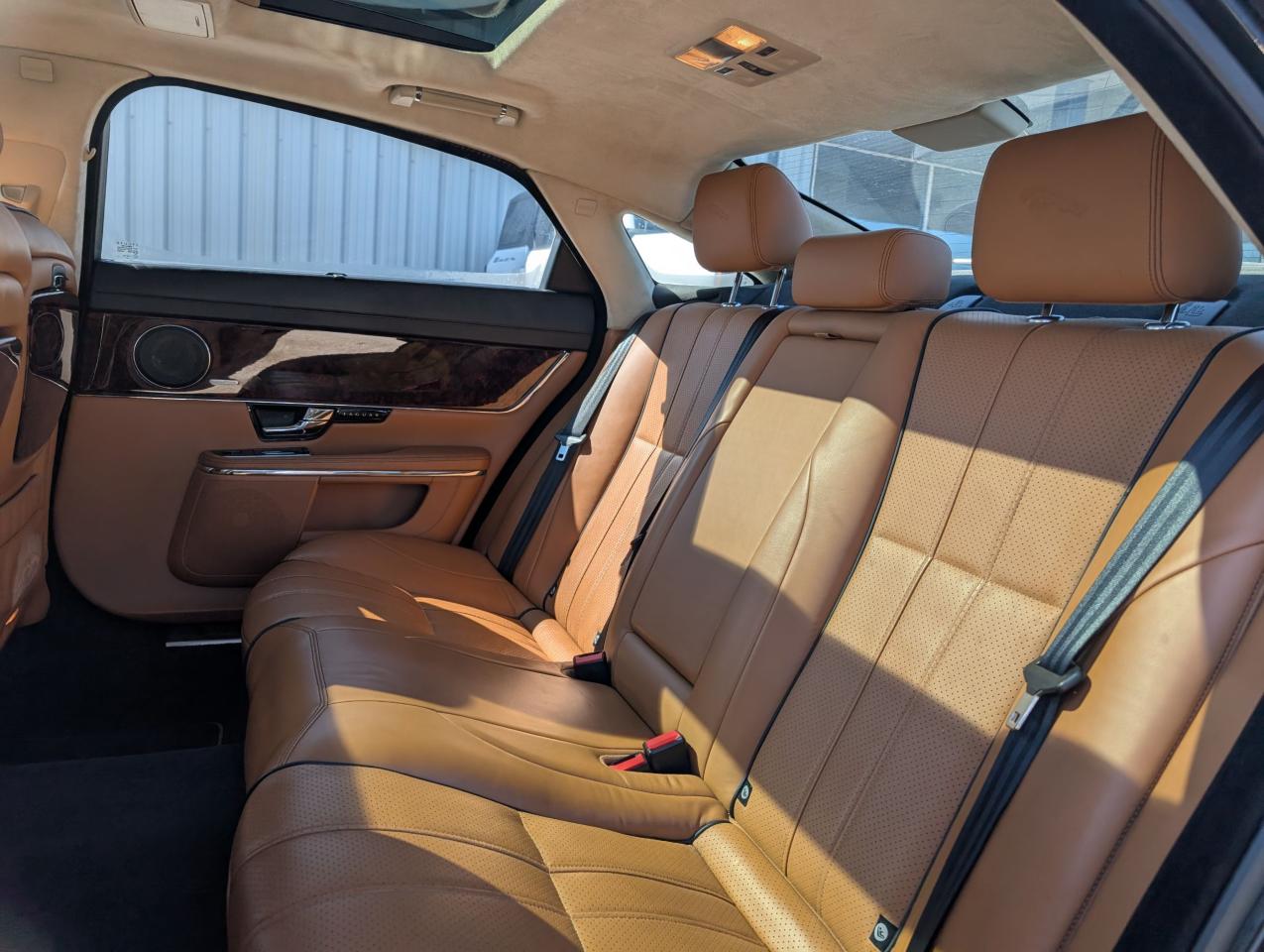 2011 Jaguar XJ  - Photo #17
