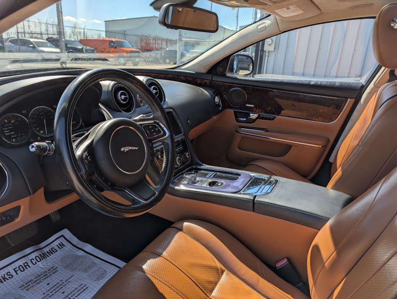 2011 Jaguar XJ  - Photo #9