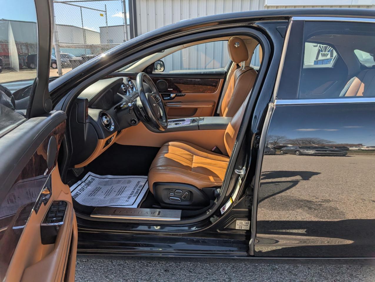 2011 Jaguar XJ  - Photo #11