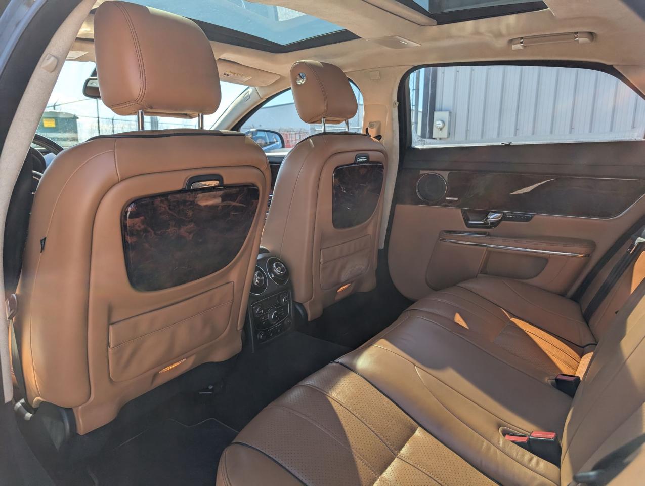 2011 Jaguar XJ  - Photo #16
