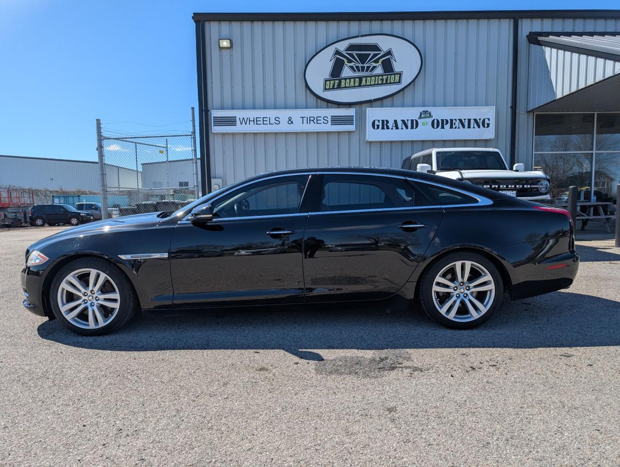 2011 Jaguar XJ  - Photo #2