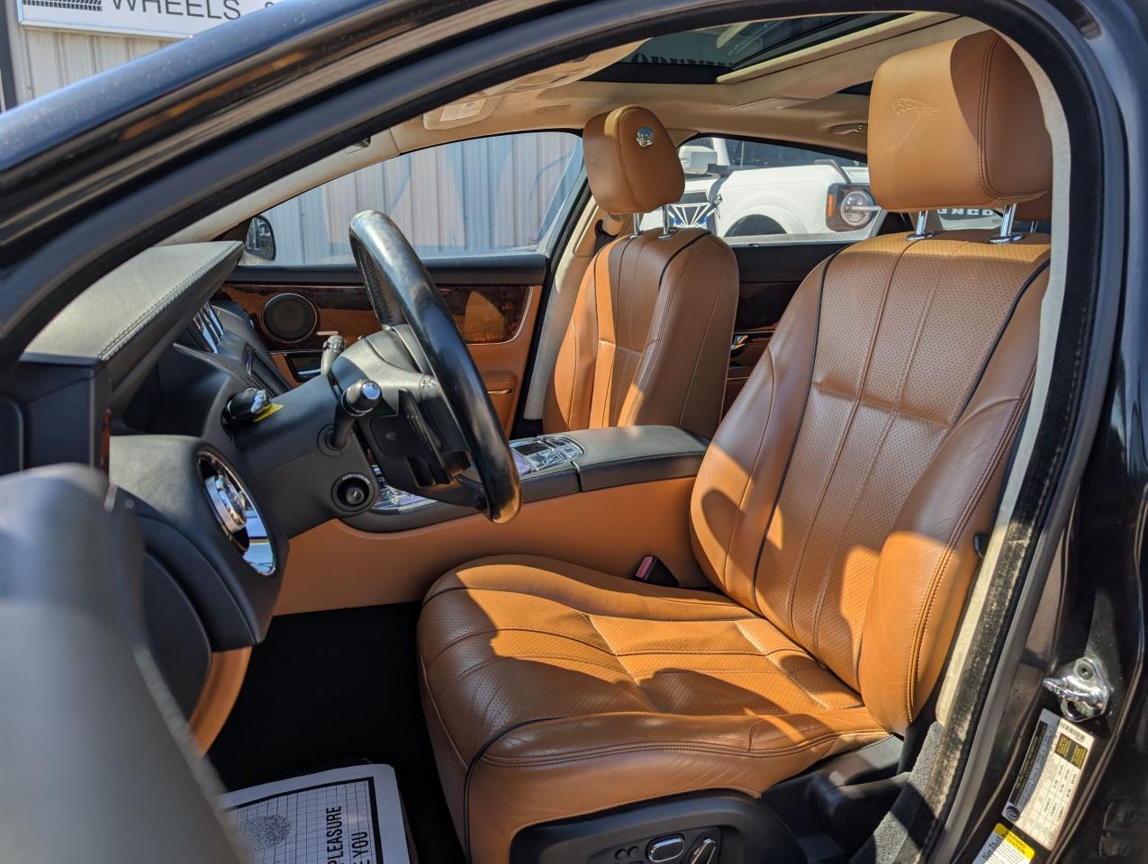 2011 Jaguar XJ  - Photo #13