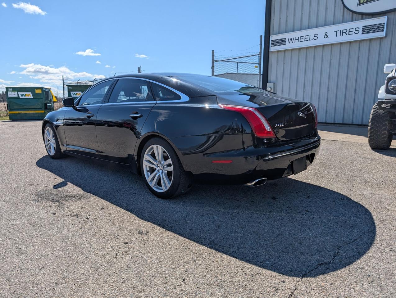2011 Jaguar XJ  - Photo #3