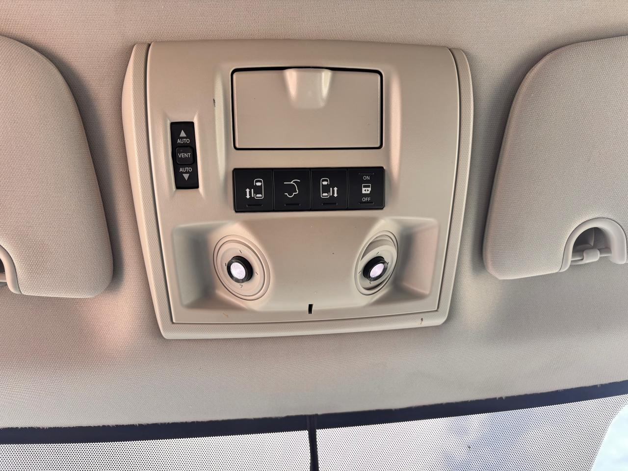 2014 Chrysler Town & Country TOURING