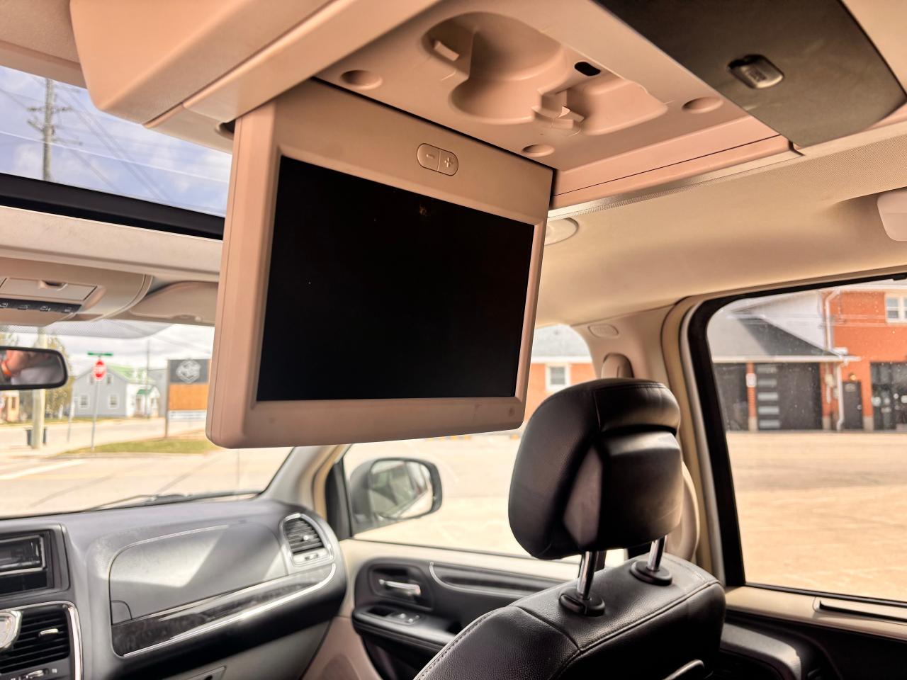 2014 Chrysler Town & Country TOURING