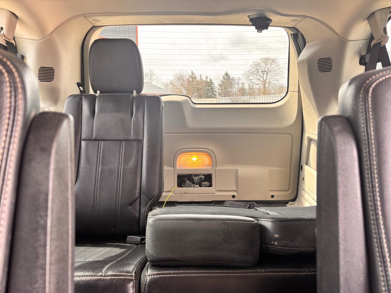 2014 Chrysler Town & Country TOURING