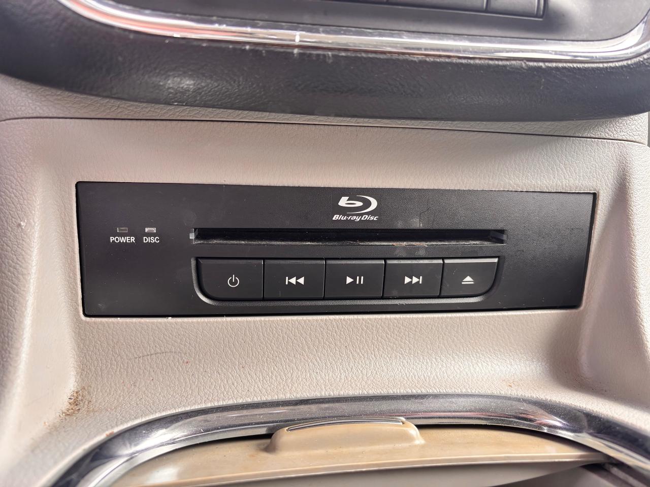 2014 Chrysler Town & Country TOURING