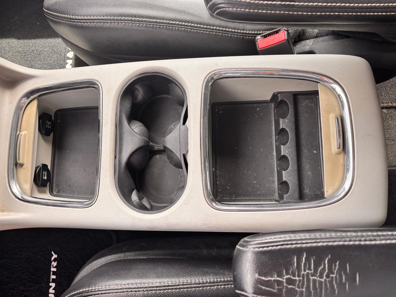 2014 Chrysler Town & Country TOURING