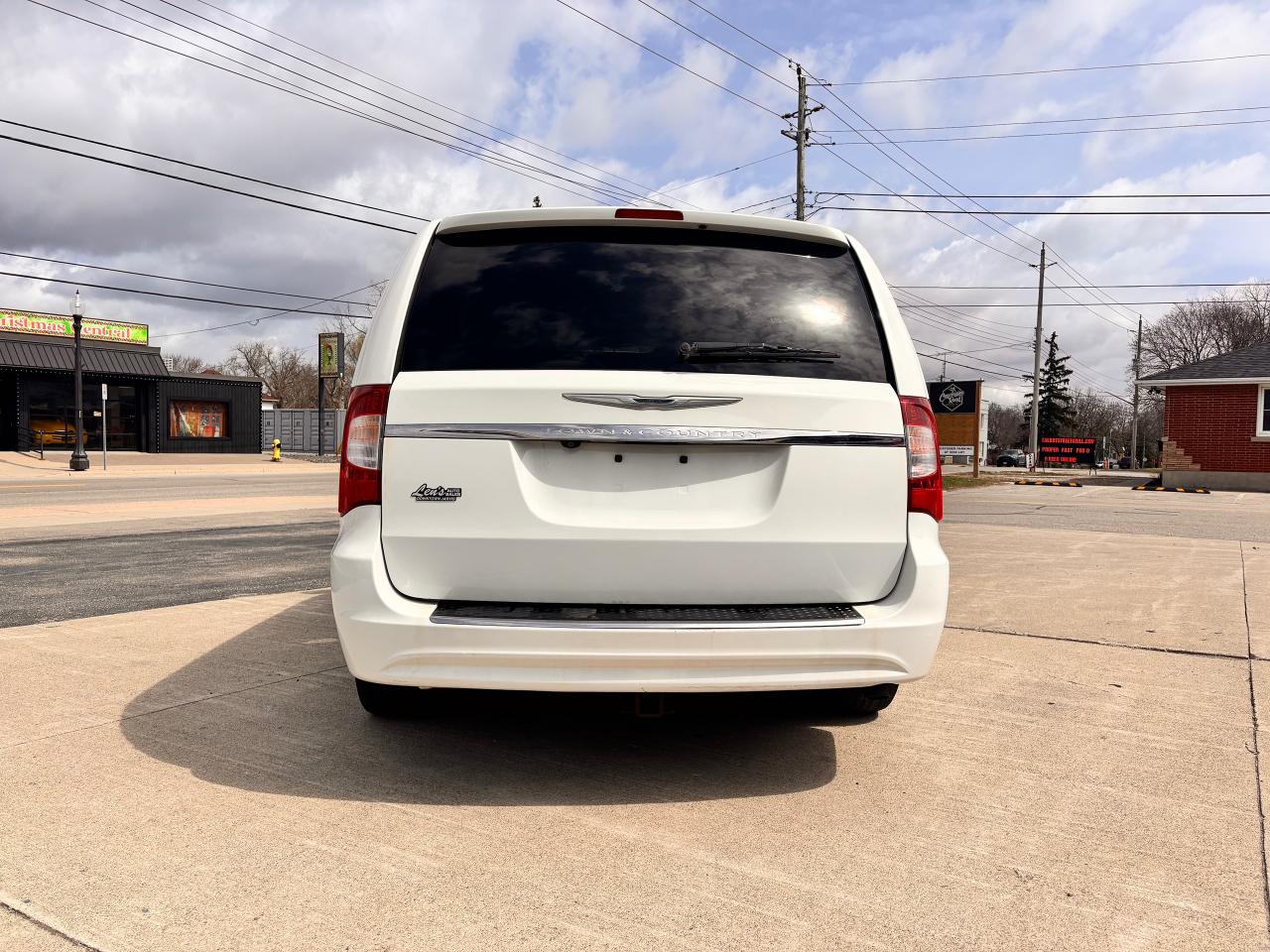 2014 Chrysler Town & Country TOURING