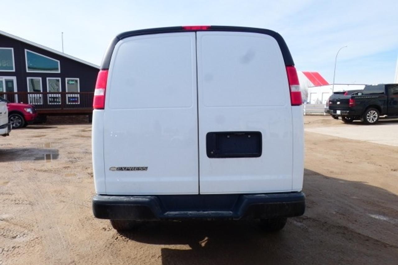 2022 Chevrolet Express Cargo Van 2500 RWD 135" w/cloth seats, rear heat, RVM BUC - Photo #7