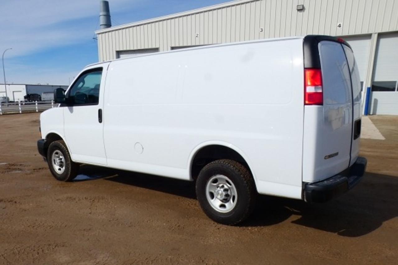 2022 Chevrolet Express Cargo Van 2500 RWD 135" w/cloth seats, rear heat, RVM BUC - Photo #8