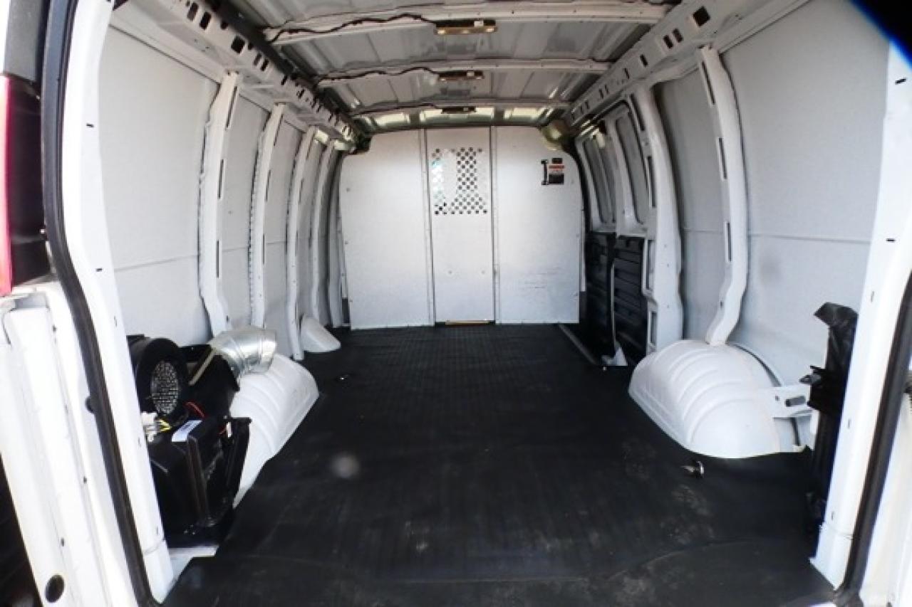 2022 Chevrolet Express Cargo Van 2500 RWD 135" w/cloth seats, rear heat, RVM BUC - Photo #9