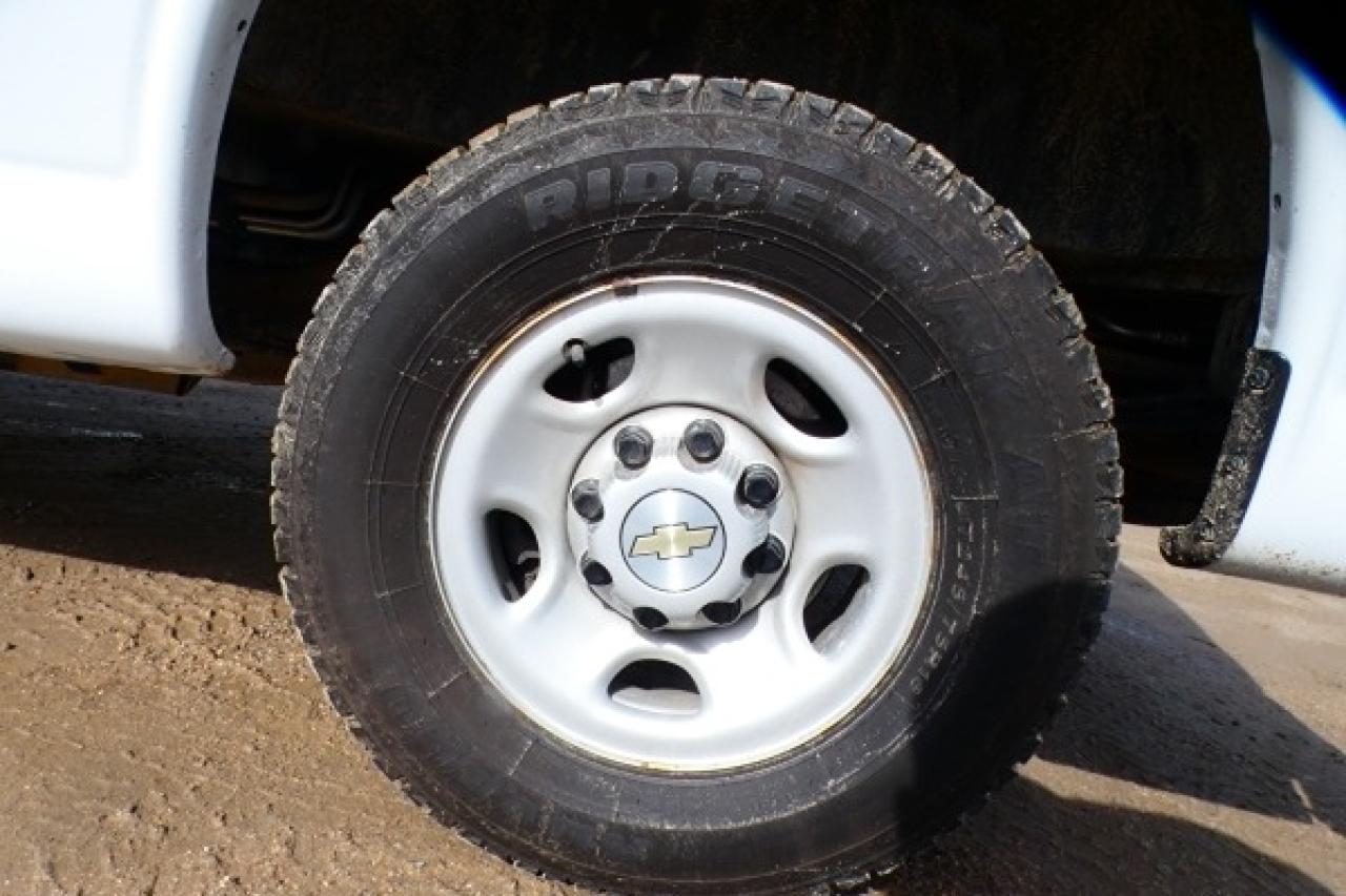 2022 Chevrolet Express Cargo Van 2500 RWD 135" w/cloth seats, rear heat, RVM BUC - Photo #16