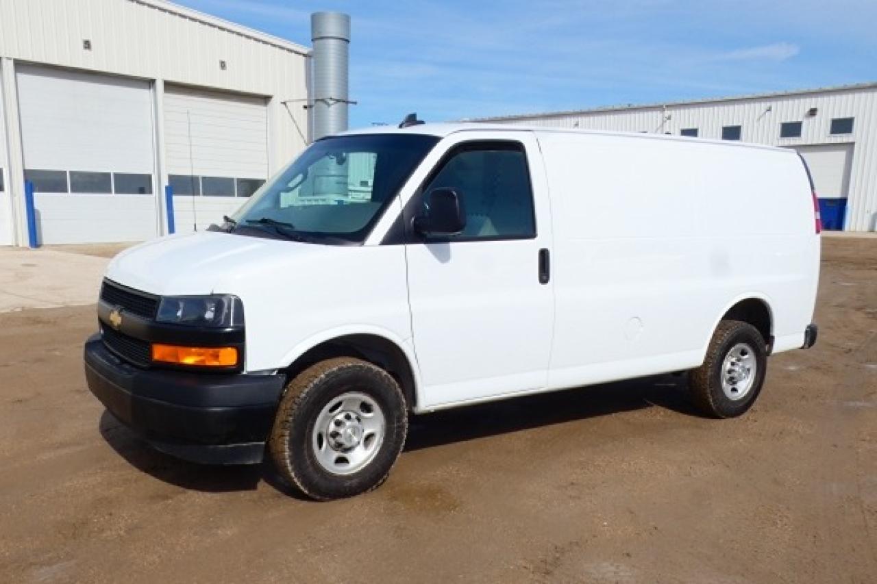 2022 Chevrolet Express Cargo Van 2500 RWD 135" w/cloth seats, rear heat, RVM BUC - Photo #2