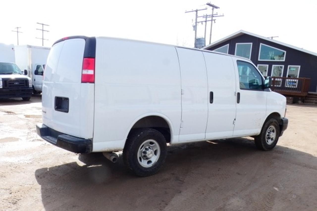 2022 Chevrolet Express Cargo Van 2500 RWD 135" w/cloth seats, rear heat, RVM BUC - Photo #6