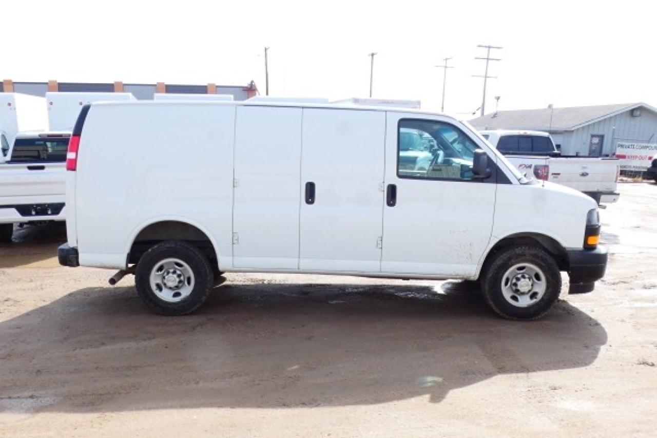 2022 Chevrolet Express Cargo Van 2500 RWD 135" w/cloth seats, rear heat, RVM BUC - Photo #5