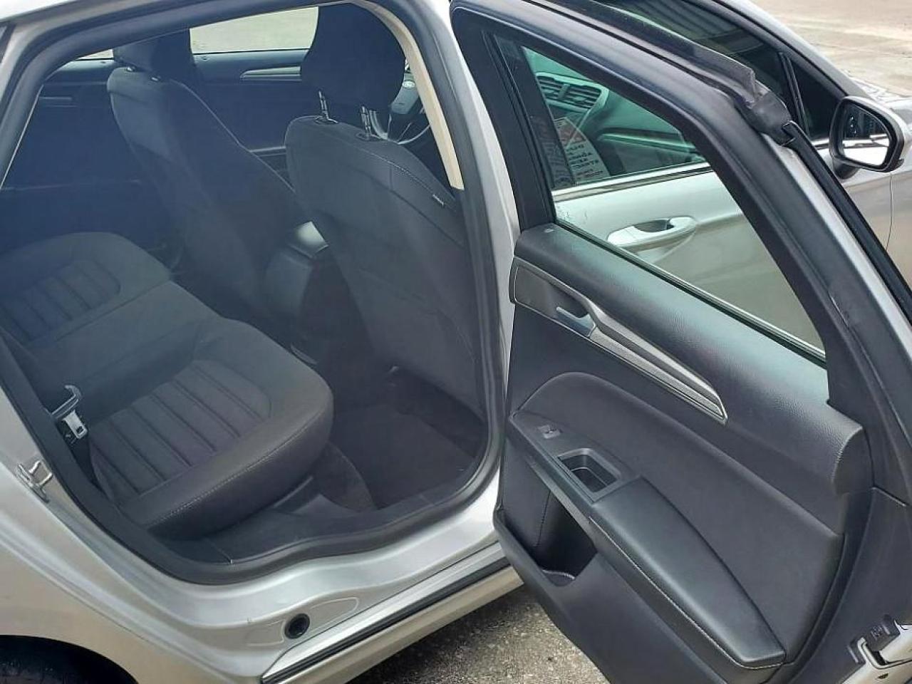 2018 Ford Fusion SE FWD-REAR CAMERA-BLUETOOTH-ALLOY WHEELS - Photo #18