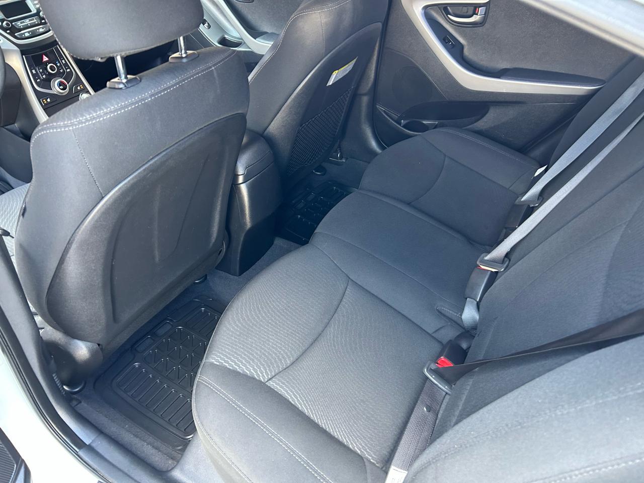 2015 Hyundai Elantra GL - Photo #10