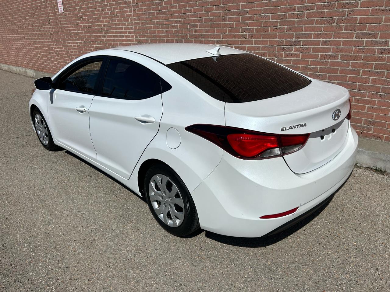 2015 Hyundai Elantra GL - Photo #5