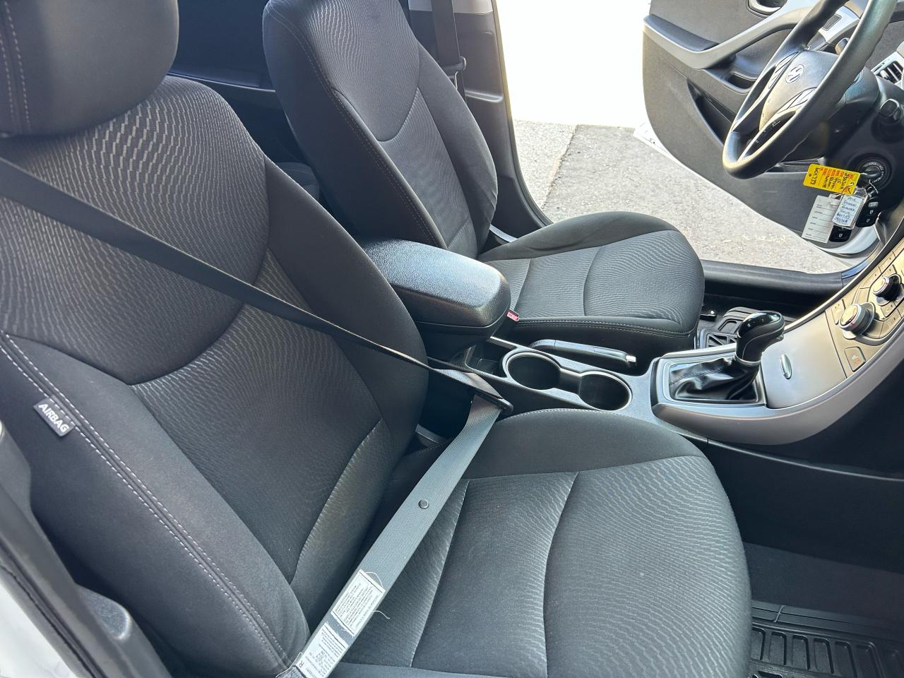 2015 Hyundai Elantra GL - Photo #13