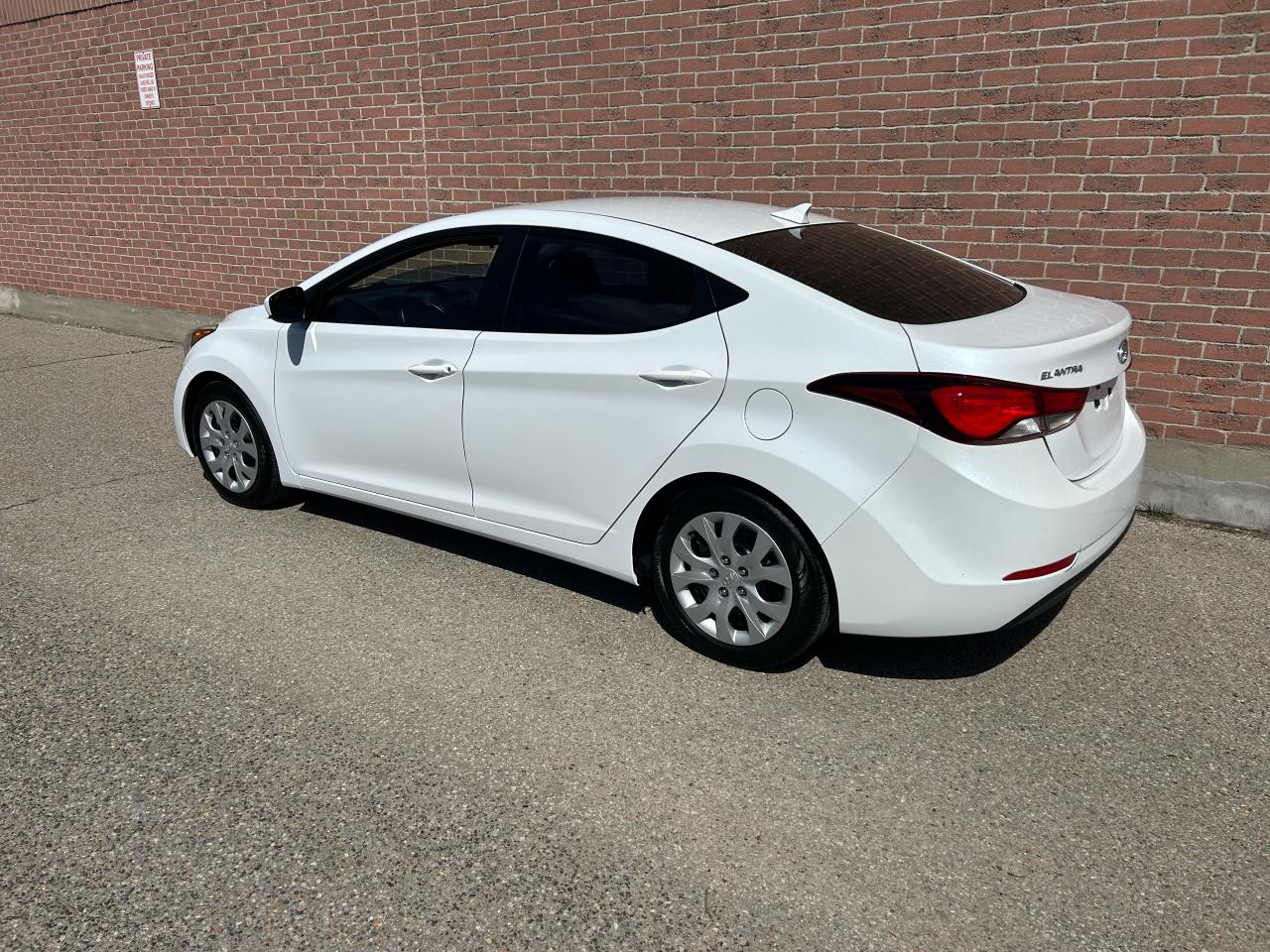 2015 Hyundai Elantra GL - Photo #4