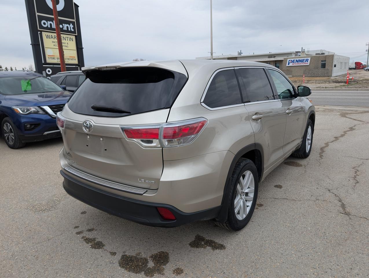 2016 Toyota Highlander LE | Back Up Camera | AWD - Photo #3
