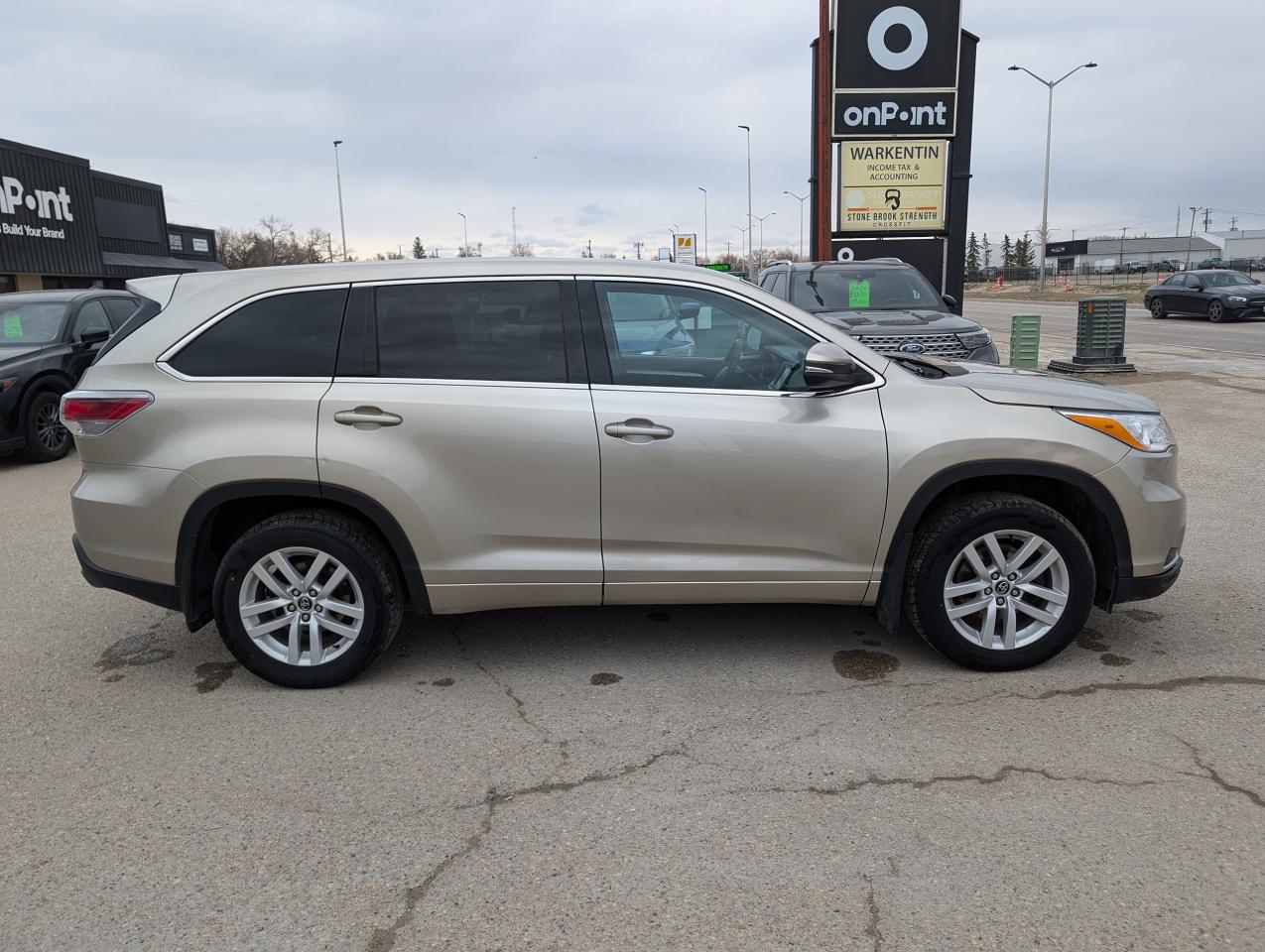 2016 Toyota Highlander LE | Back Up Camera | AWD - Photo #3