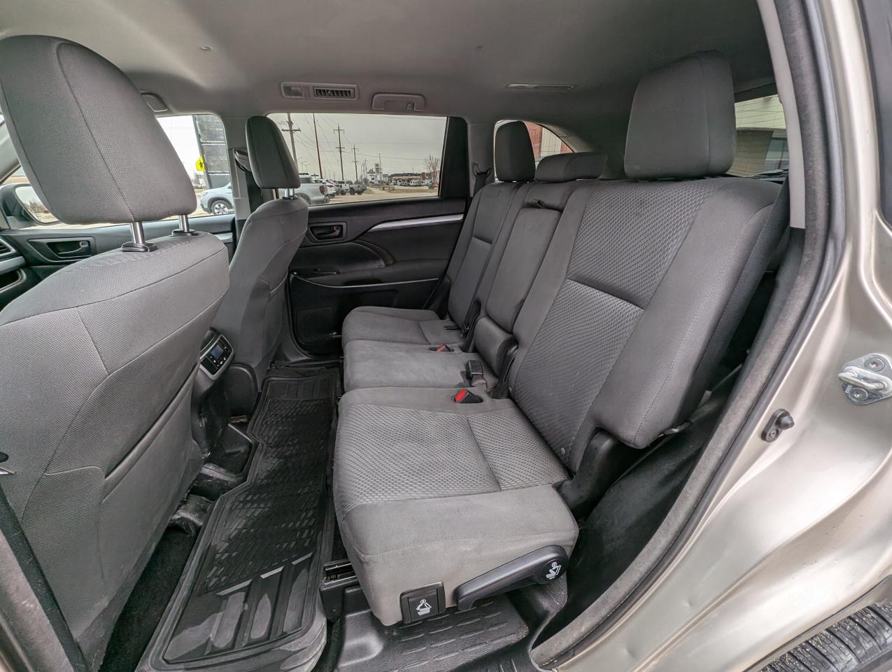 2016 Toyota Highlander LE | Back Up Camera | AWD - Photo #12