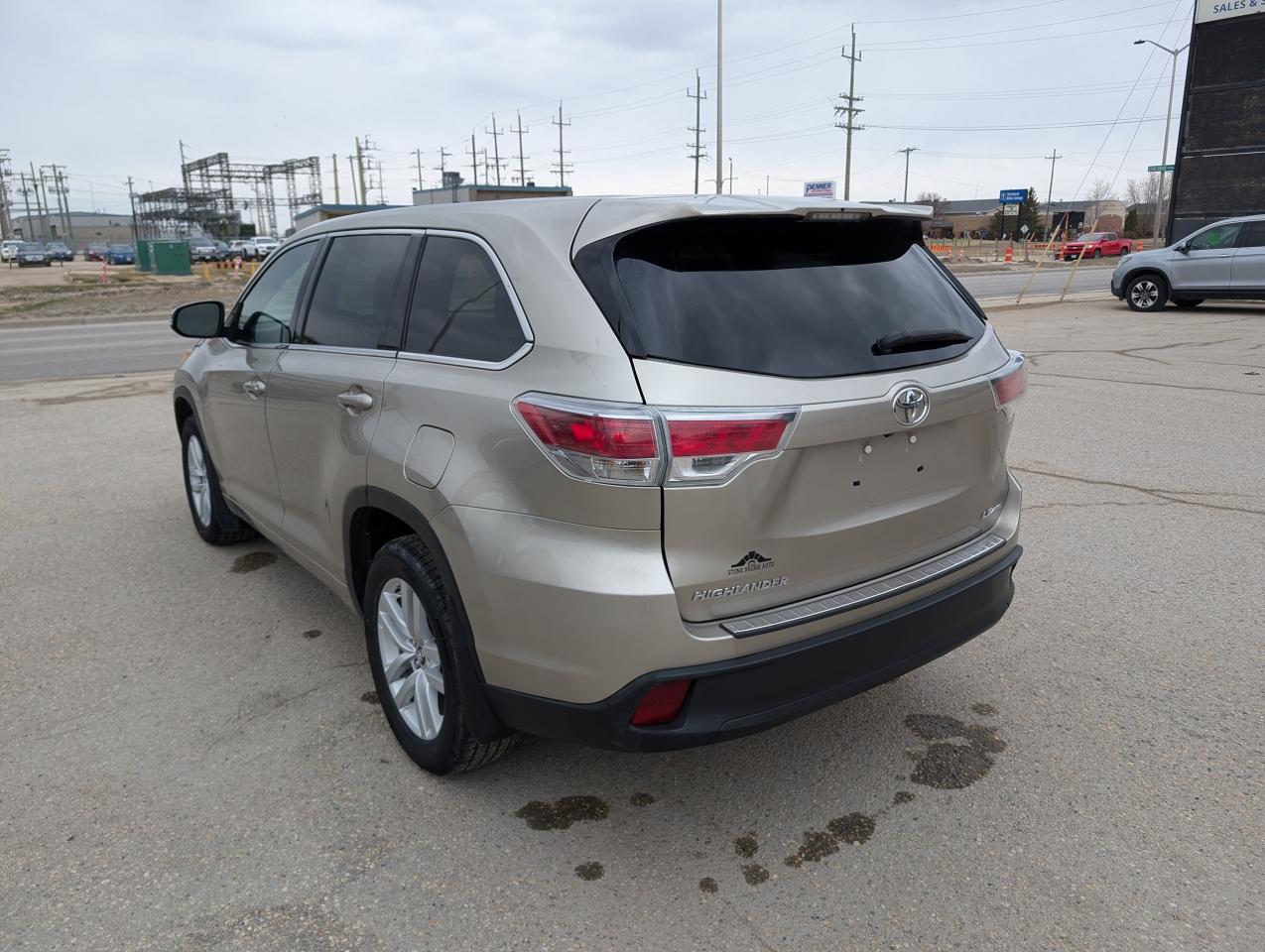2016 Toyota Highlander LE | Back Up Camera | AWD - Photo #5