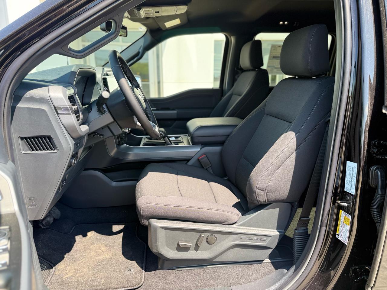2025 Ford F-150 XLT Photo5
