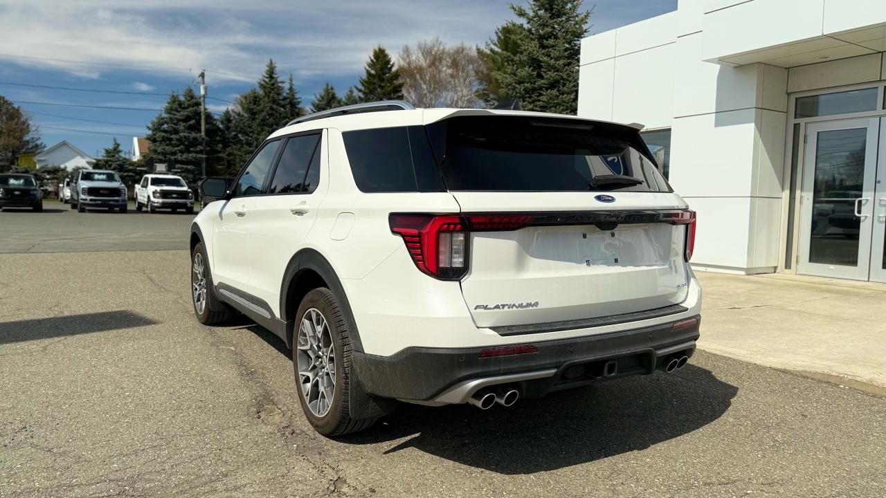 2025 Ford Explorer Platinum Photo3