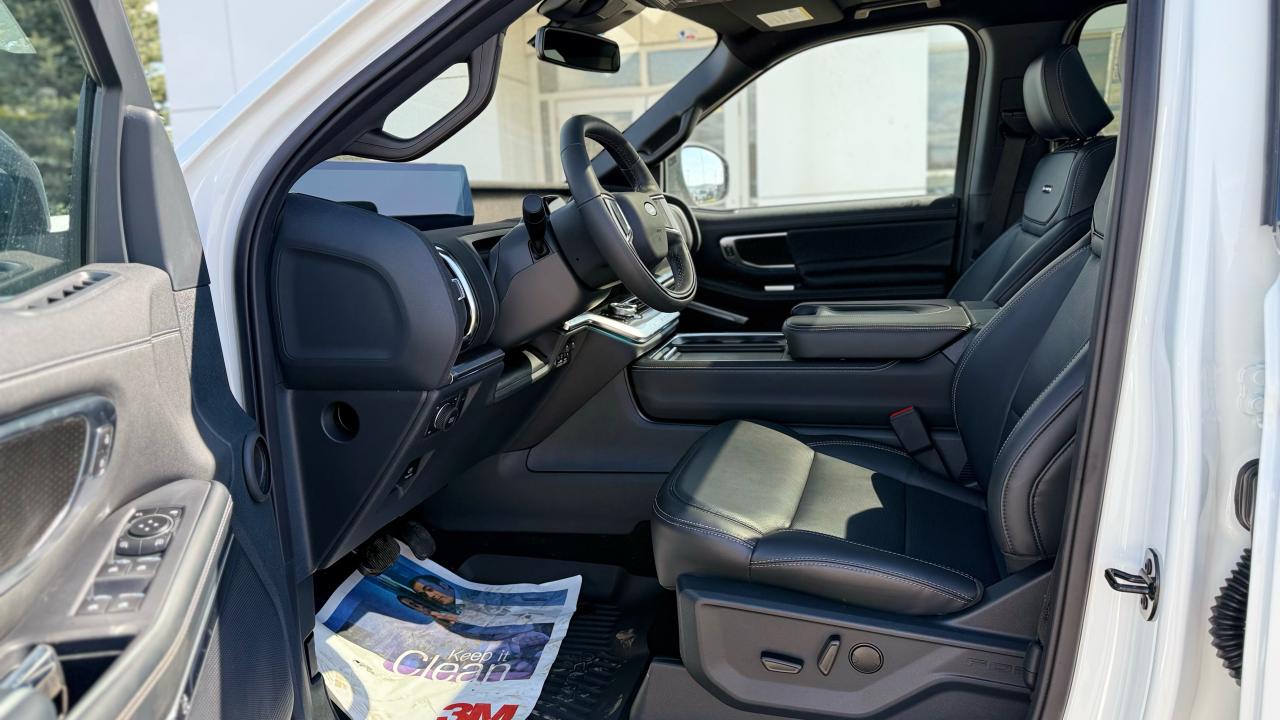 2025 Ford Expedition Platinum® MAX Photo4