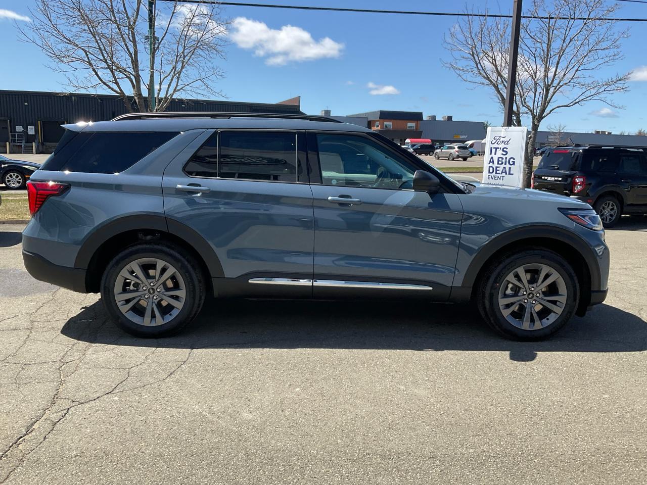 2025 Ford Explorer ACTIVE Photo5