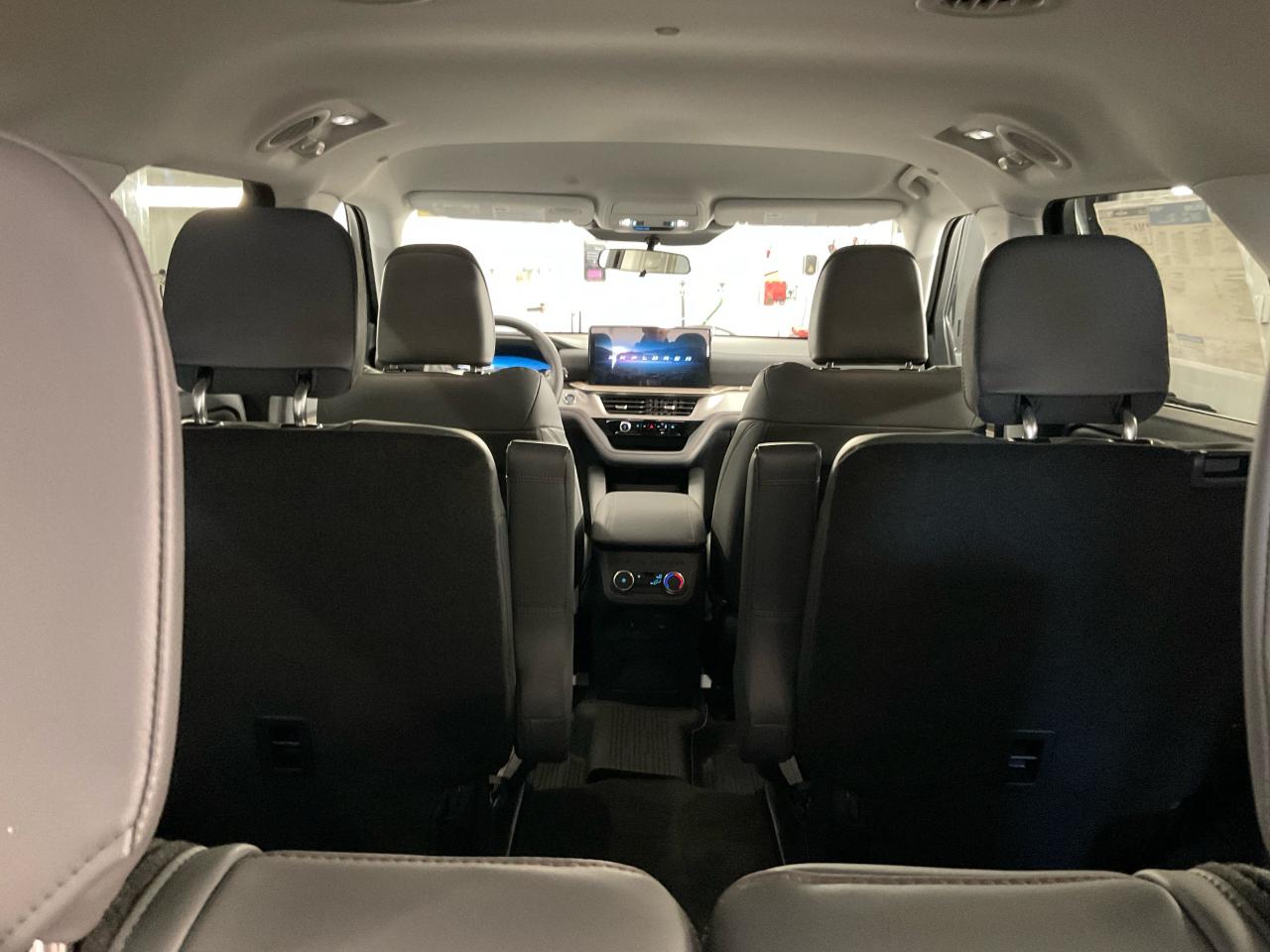 2025 Ford Explorer ACTIVE Photo5