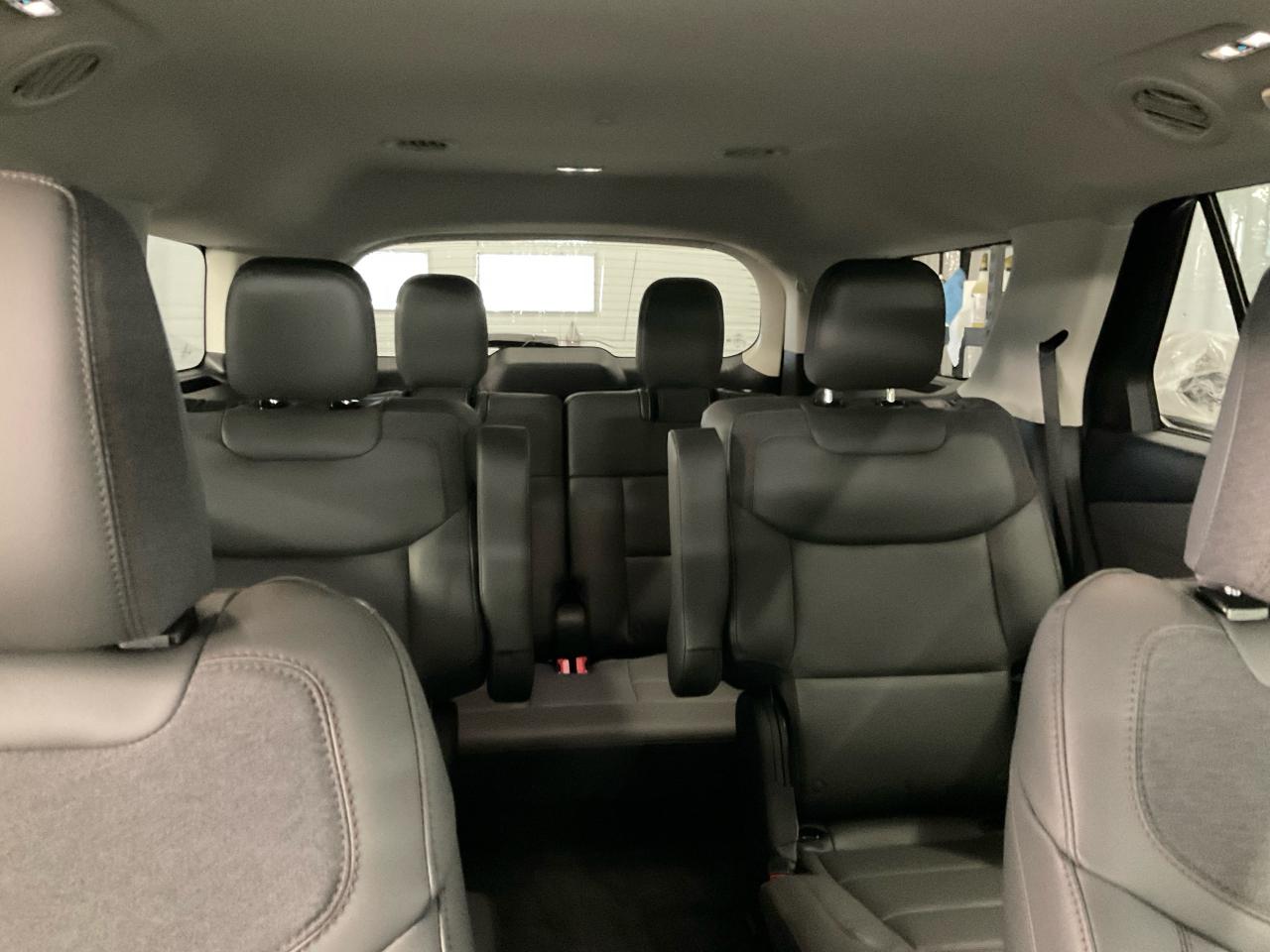 2025 Ford Explorer ACTIVE Photo5