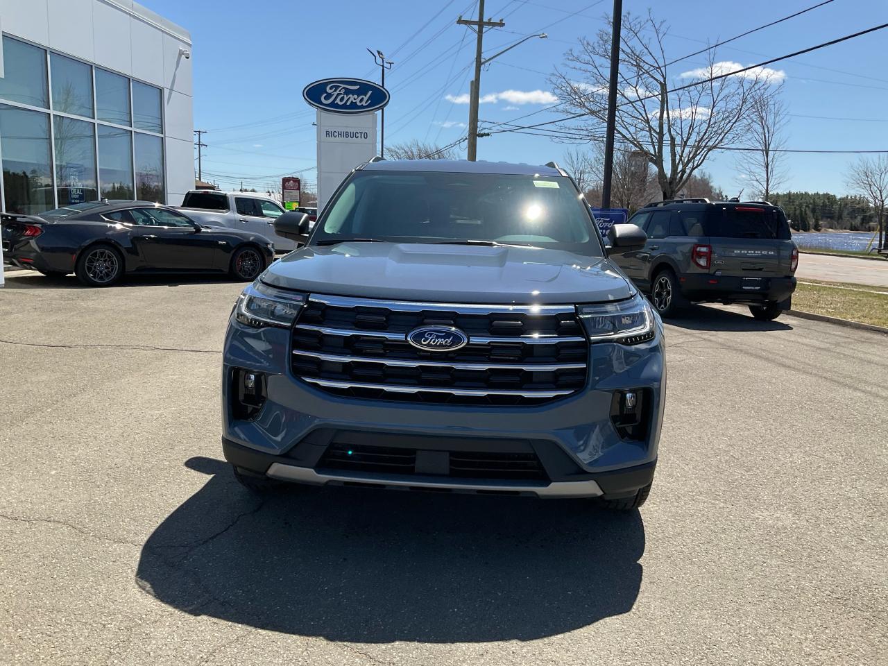 2025 Ford Explorer ACTIVE Photo1