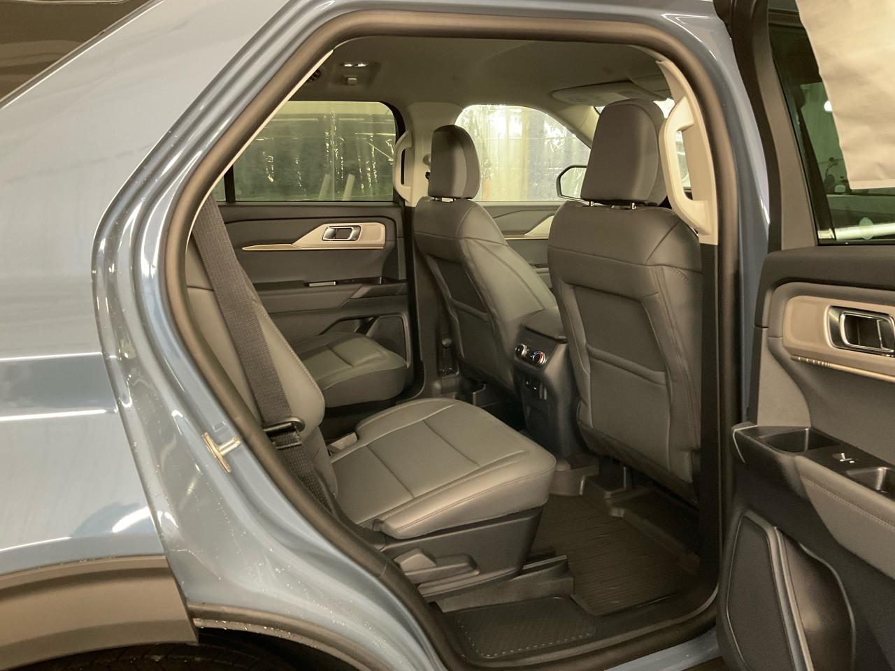 2025 Ford Explorer ACTIVE Photo5