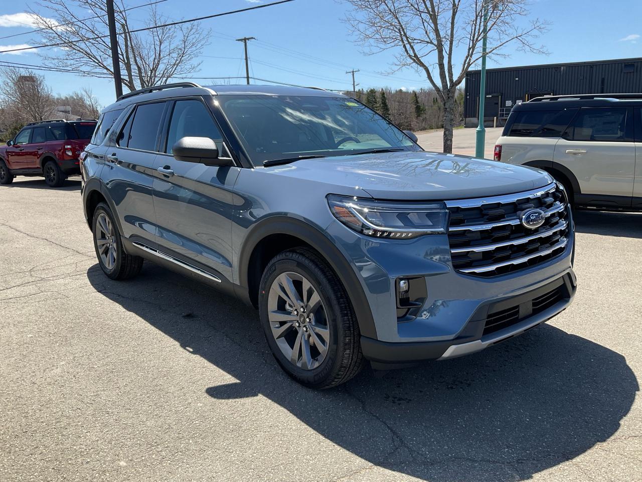 2025 Ford Explorer ACTIVE Photo2