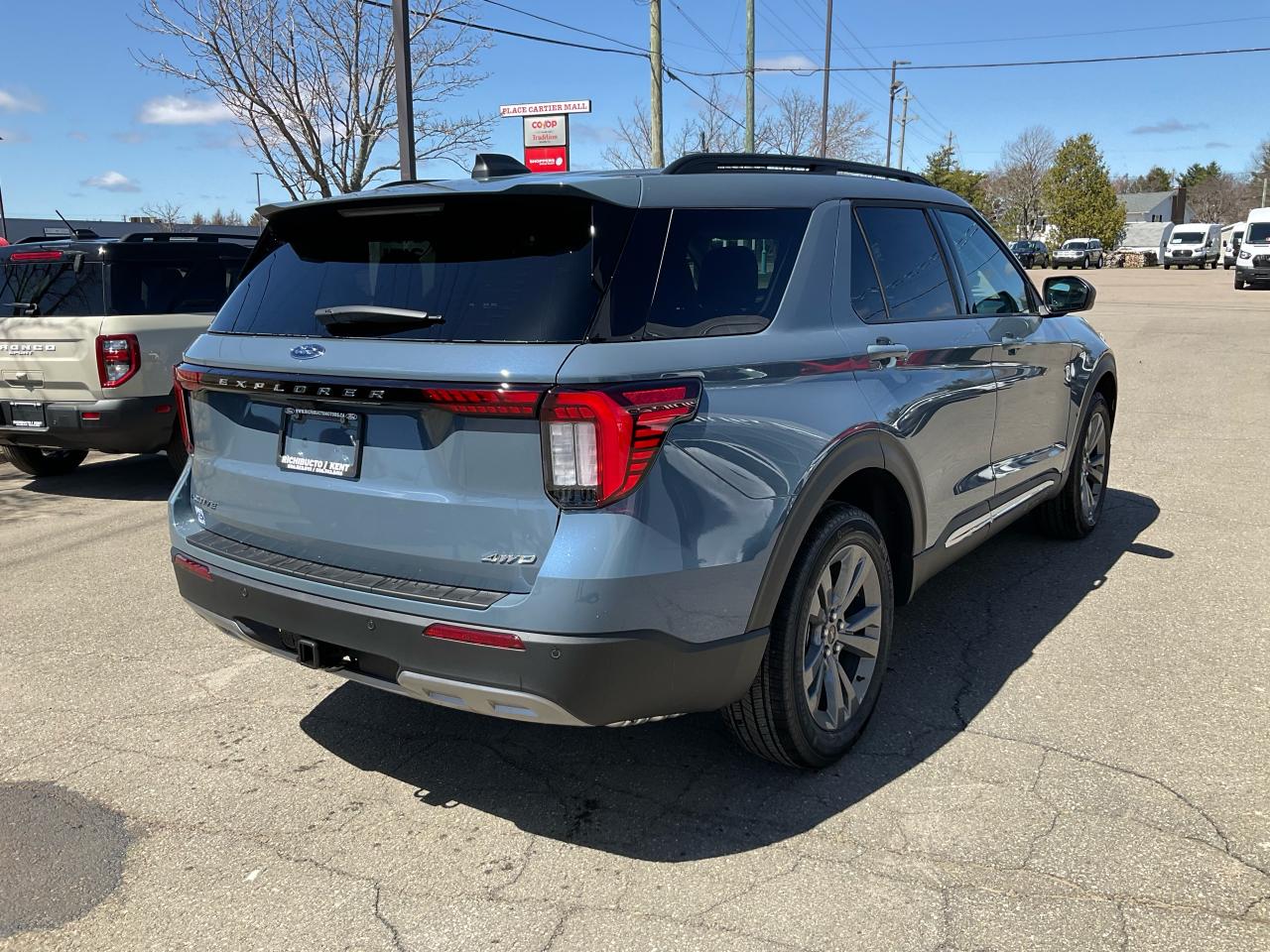 2025 Ford Explorer ACTIVE Photo5
