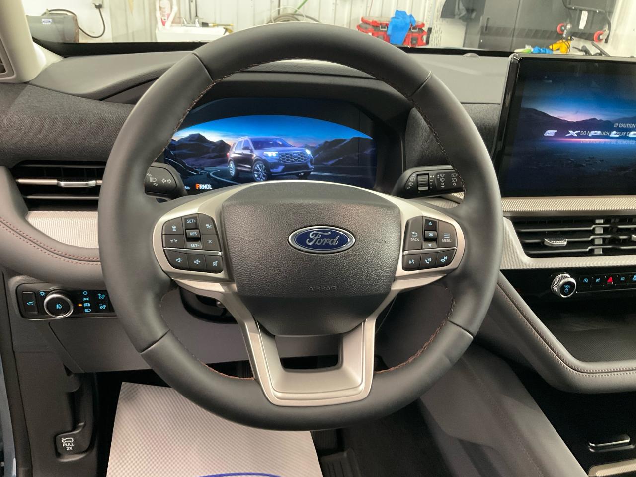 2025 Ford Explorer ACTIVE Photo5