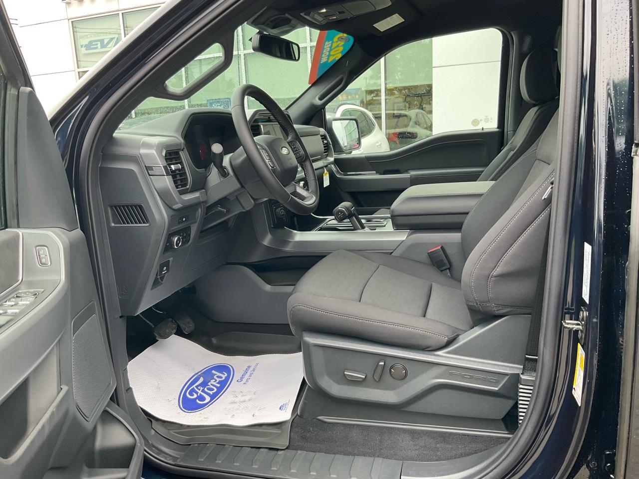 2025 Ford F-150 XLT Photo5