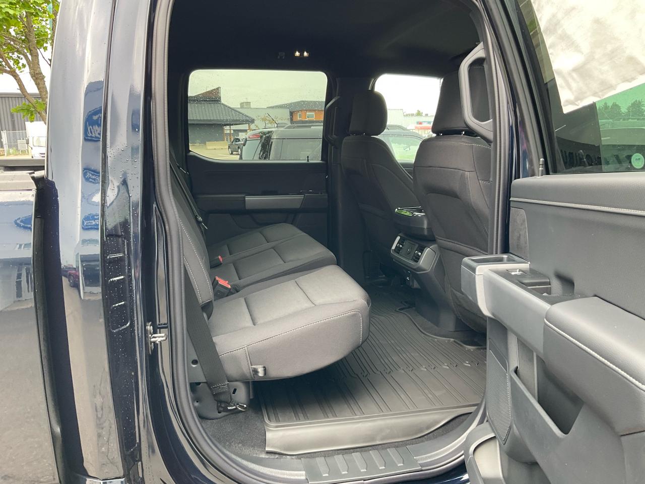 2025 Ford F-150 XLT Photo5